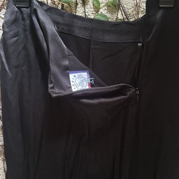 Mukzin Charming Slim Fit Skirt - Picture 9 of 9